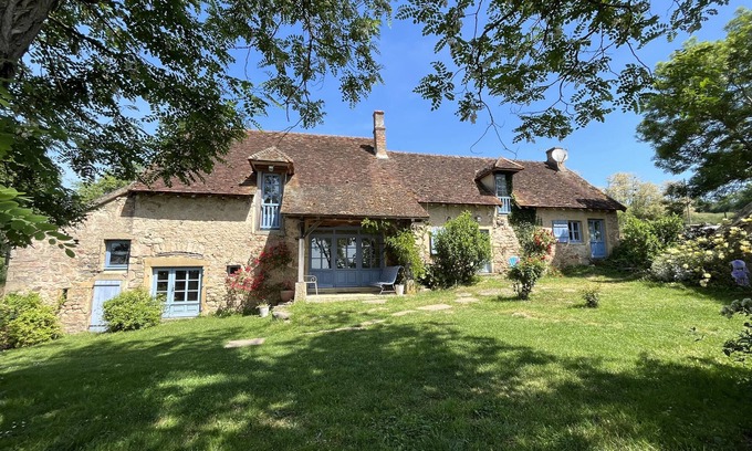 Saint-Marcelin-de-Cray House | Gîte de la Doit, in the countryside, sleeps 14, private pool