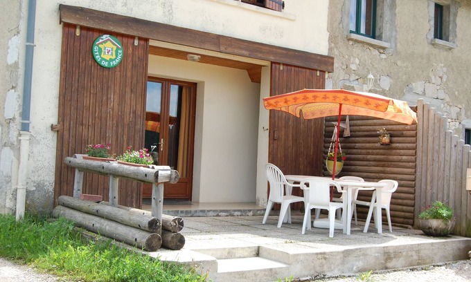 Paroisse des Monts de Bienne House | gite de France in old farm park of Haut Jura
