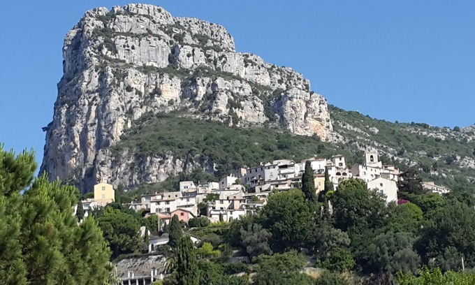 Saint-Jeannet Cottage | Gite de groupe La Ferrage in the heart of the cote d'azur. top value for money.