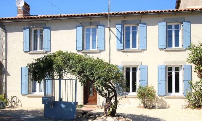 Saint-Jouin-de-Milly House | Gite des Roses - 30mins Puy du Fou
