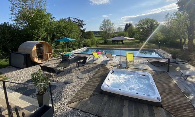 Champagnac Cottage | Gite Familiale 14 Personnes - Puy Mary, Salers, Lioran