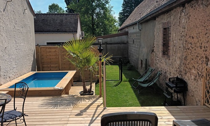 Cloyes-sur-le-Loir Condo | Gite Entre Beauce et Perche Avec Terrasse, Piscine et Jardin Privatif!