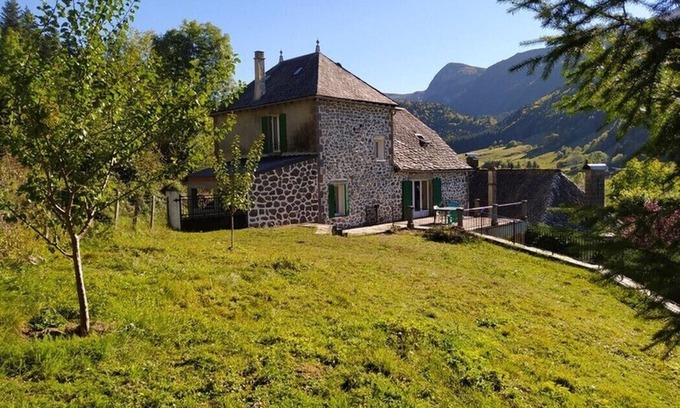 Le Falgoux House | Gîte - Holiday home at the foot of Puy Mary.