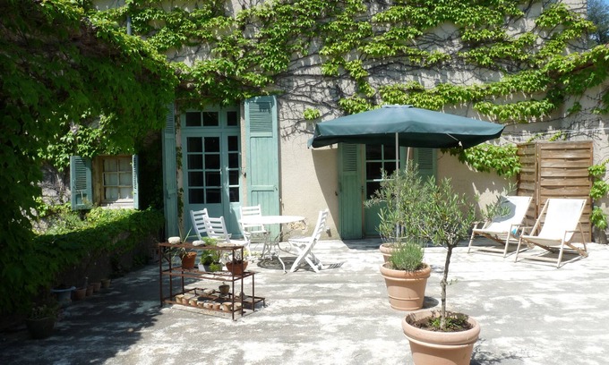 Banne Apartment | Gite in old house in vineyard.