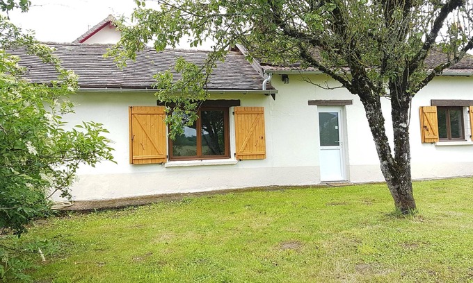 Sarrazac House | Gite in quiet hamlet for rent.