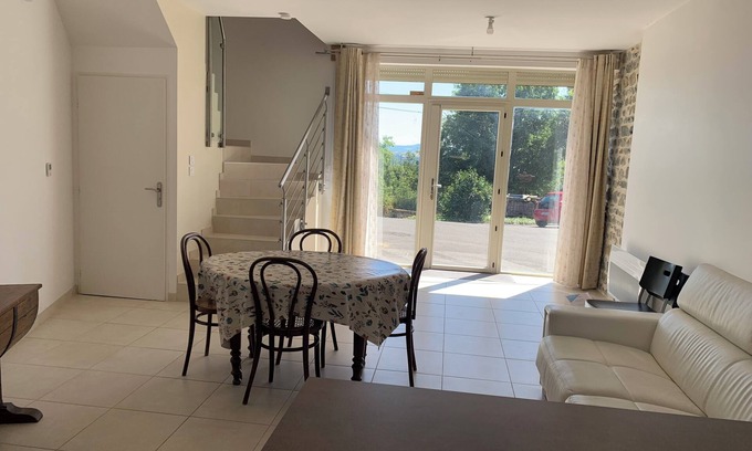 Savigny Bed & Breakfast | GITE in the countryside, fully renovated, 30 mn from Lyon, near l'Arbresle