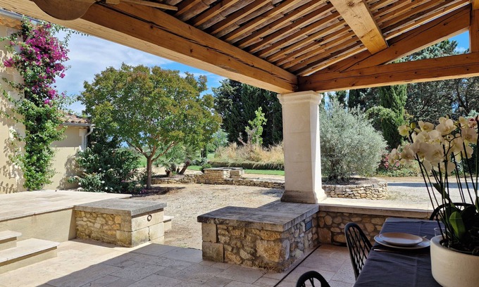 Aureille House | Gite in the heart of the Alpilles - lemasdeslauriers@gmail.com