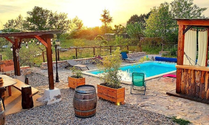 Saint-Andre-de-Cruzieres House | Gîte, Lodge for groups of 13 people with swimming pool near the Ardèche Gorges.
