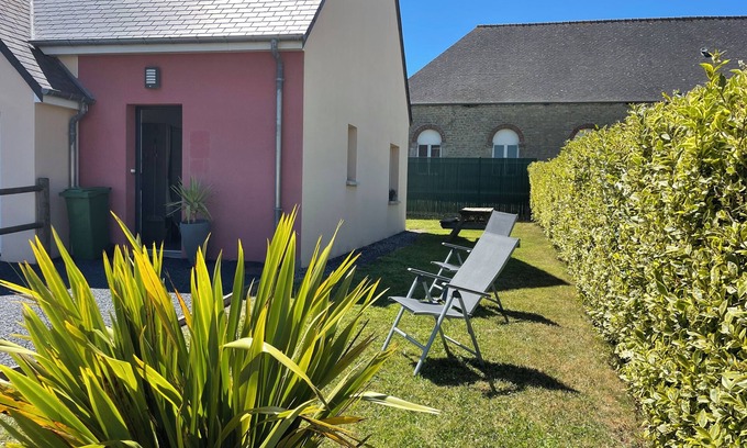 Saint-Pierre-Eglise House | Gîte l'horizon 5 km from the sea