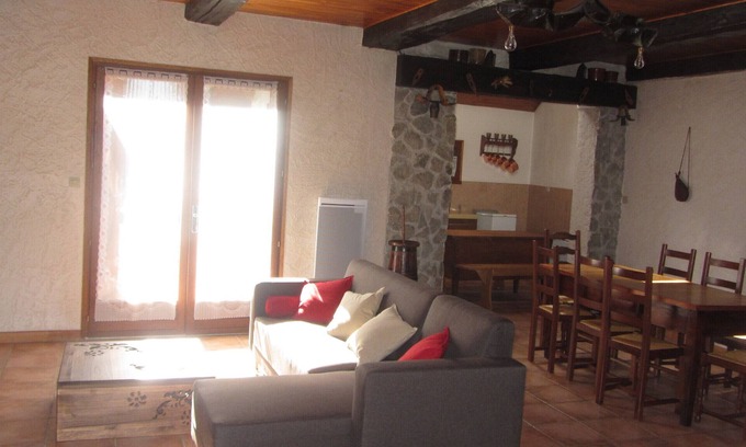 Allemond House | GITE LA BALMETTE A 12 MN EAU D'OLLE EXPRESS - Sleeps 8 or 16