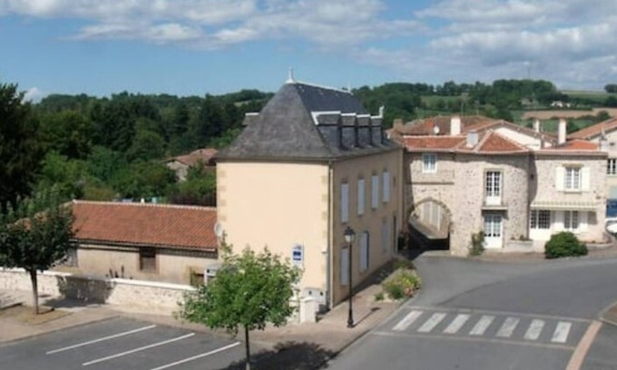 Availles-Limouzine House | Gite : La Boutique D'yvonne