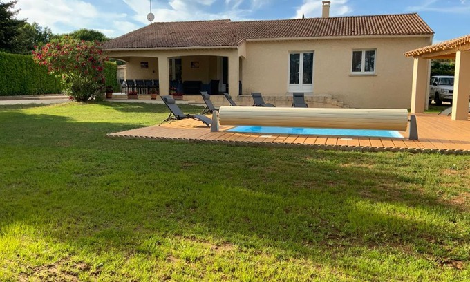 Saint-Laurent-La-Vernede Villa | gite les oliviers 10 pers piscine au calme 4 Etoiles
