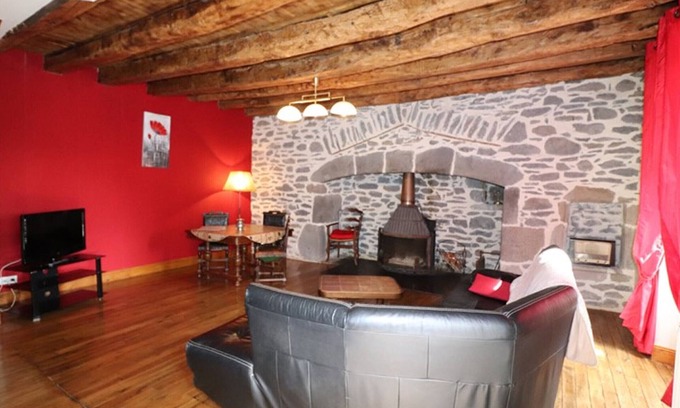 Mauriac Cottage | Gite Mauriac, 3 bedrooms, 6 persons