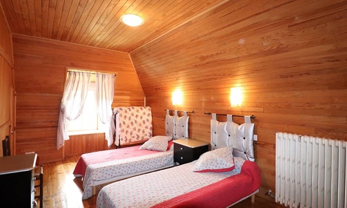 Mauriac Cottage | Gite Mauriac, 6 bedrooms, 12 persons