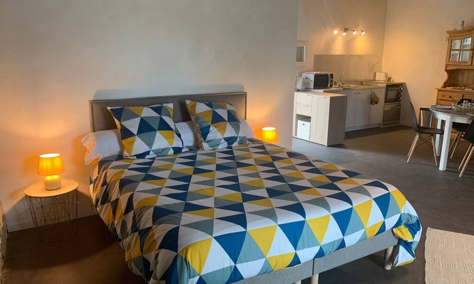 Neuvy-Deux-Clochers Cottage | Gite Neuvy-Deux-Clochers, studio flat, 4 persons