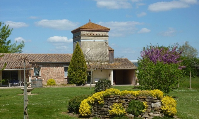 Castelferrus Cottage | Gite on closed wooded grounds