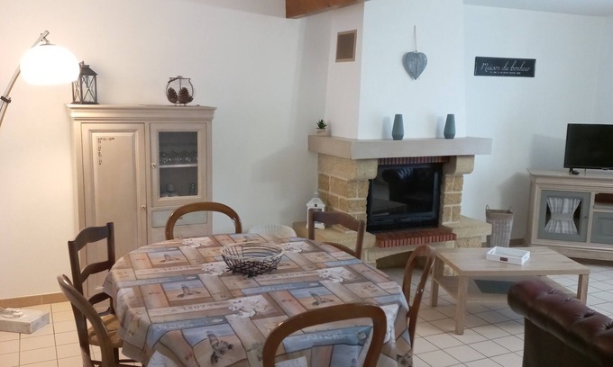 Pierres House | Gîte on the banks of the Eure. Ideal for families with 2 bedrooms and private garden.