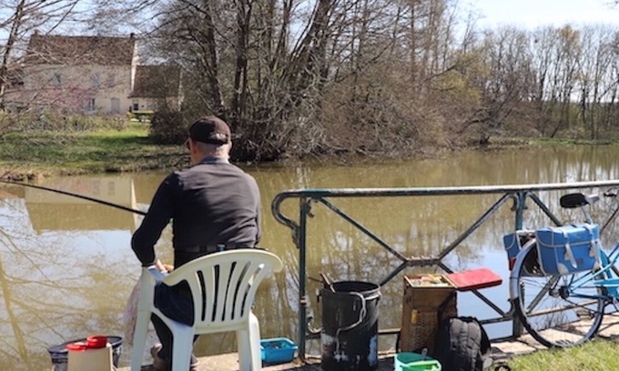 Ouzouer-sur-Trezee Apartment | Gite on the Briare canal, ideal for walking, cycling and fishing.
