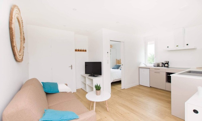 Pujaudran Cottage | Gîte Pujaudrine, 2 rooms, air-conditioned with terrace for 1 to 4 people - shared outdoor swimming pool