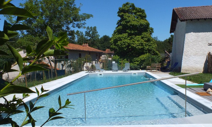 Montverdun House | Gite rural "Félix" 9 pers. 4 bdr. with large handi-accessible saltwater swimming pool