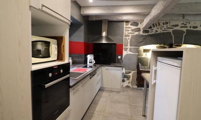 Saint-Bonnet-de-Salers Cottage | Gite Saint-Bonnet-de-Salers, 3 bedrooms, 6 persons