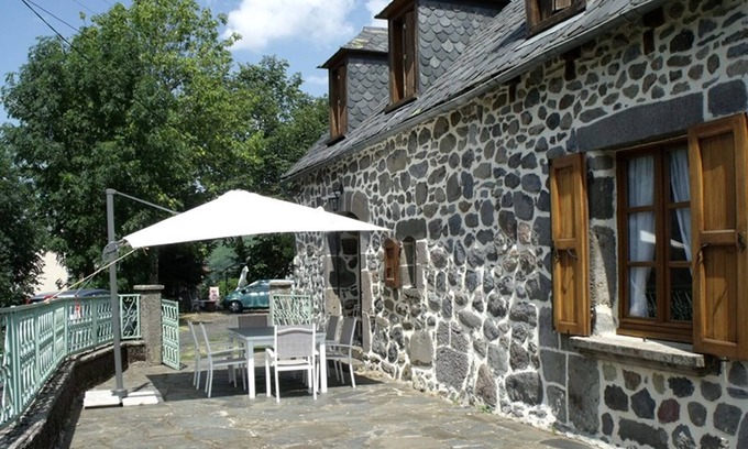 Saint-Paul-de-Salers Cottage | Gite Saint-Paul-de-Salers, 4 bedrooms, 8 persons