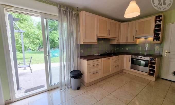 Saulx-Marchais Cottage | Gite Saulx-Marchais, 5 bedrooms, 10 persons