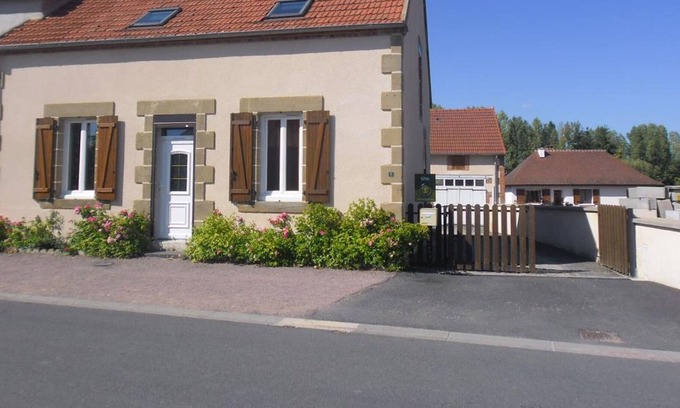 Verneix Cottage | Gite Verneix, 3 bedrooms, 6 persons