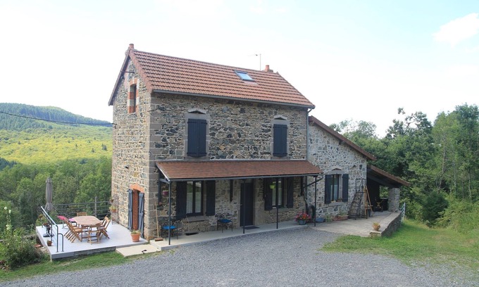 Lavoine House | Gîte Via Nova - 12 pers. Peacefulness and nature in Lavoine, France