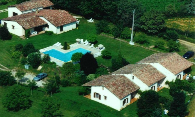 Saint-Marcory Condo | Gîte with swimming pool, playground, green space.