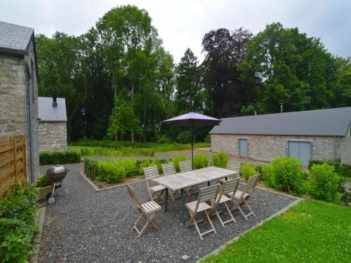 Haut-Bois House | Gite with swimming pool situated in wonderful castle grounds in Gesves