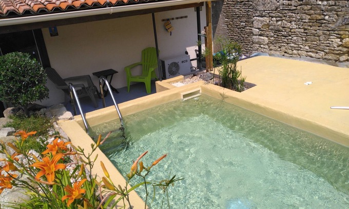 Vandre Apartment | Gite Zoé Avec Piscine Partagée