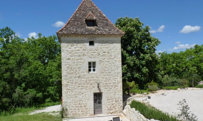Beauville House | Gites Loste