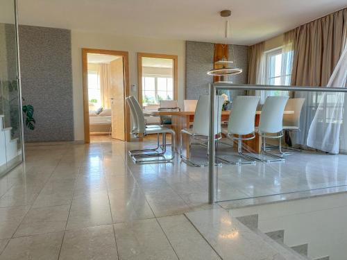 Seekirchen am Wallersee Apartment | "GLÜCKSMOMENT" - Premium Apartments Seekirchen, beeindruckende Ferienwohnung mit gemeinsam genutzter Poolarea