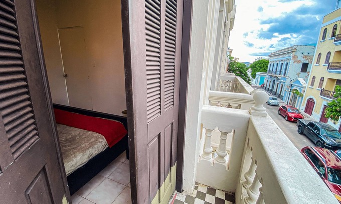 Ponce Centro Apartment | Gladiolas 2201