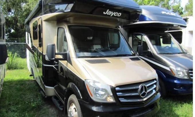Gainesville House | Glamping with Elegant RV Rentals!