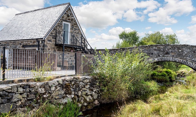 Rhydlydan Apartment | GLAN NUG BACH, pet friendly, with a garden in Rhydlydan