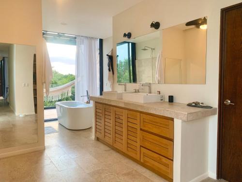 Villa Juarez Villa | GLASS JUNGLE VILLA with amazing green views -10 min DT