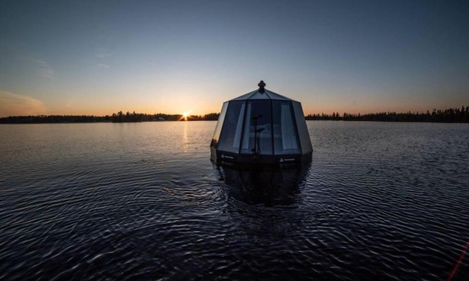 Jokkmokk Municipality House | Glass Room lake view Luxury getaway for two - wild nature experience in Sweden