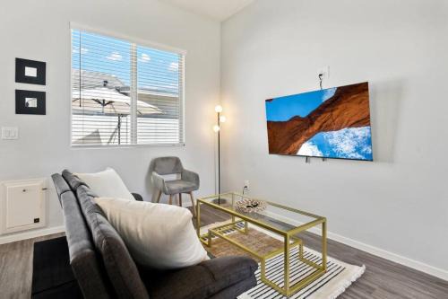 Sundance Apartment | Gleaming Contemporary Home in Buckeye with Pool,BBQ