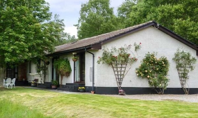 Beauly Cottage | GLEN AFFRIC VIEW AT HILL HOUSE, family friendly in Cannich