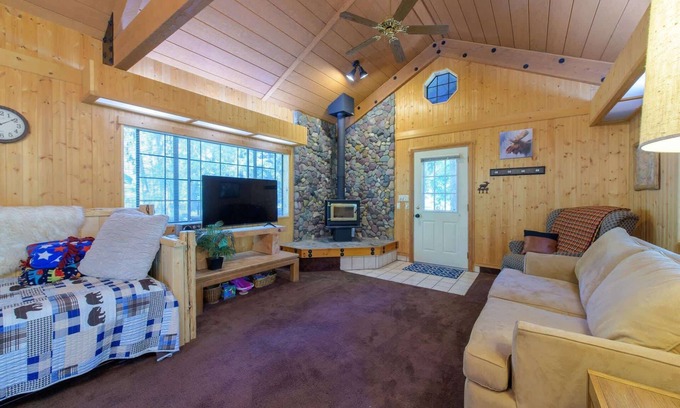 Eureka Cabin | Glen Lake Cabin in the Woods