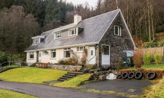 Saddell House | Glenfinglas Dam Cottage