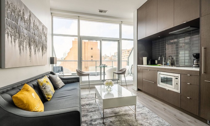 Bloor-Yorkville Condo | GLOBALSTAY. Gorgeous 1BR Apartment w Balcony