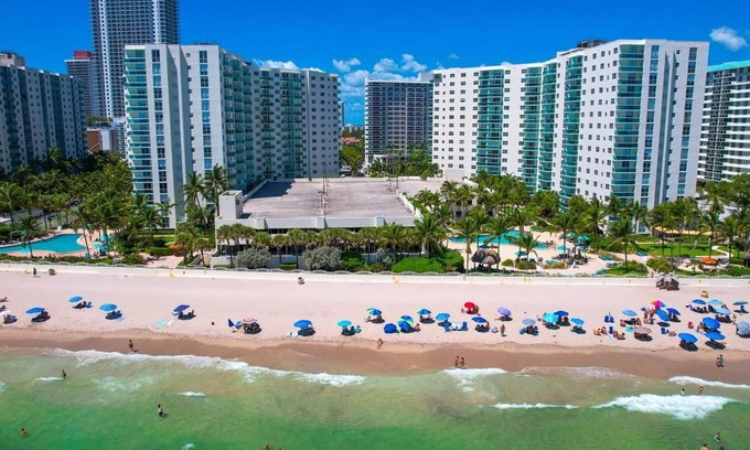 Hollywood South Central Beach Apartment | GLOBALSTAY Tides Hollywood Beach Retreat