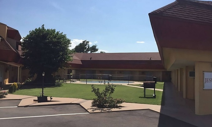 Fairview Hotel | Gloss Mountain Escape! Stay at Knights Inn Fairview! Pet-Friendly, Free Parking