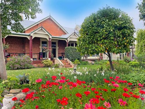 Rutherglen Apartment | Gold and Grapes Garden Suites
