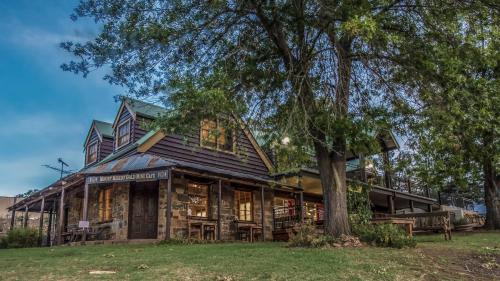 Nundle House | Gold Mine Guest House and Cafe