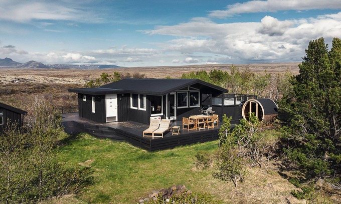 Veidilundur Cabin | Golden Circle Thingvellir Lake Cabin Hot Tub/Sauna