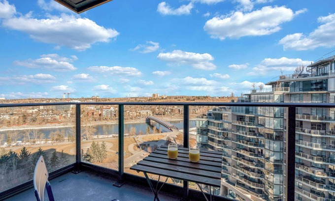 Eau Claire Apartment | Golden Horizon | Luxe Comfort & Iconic City Views